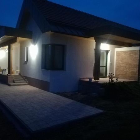 Edina Vendeghaz-Gyenesdias Appartement Buitenkant foto