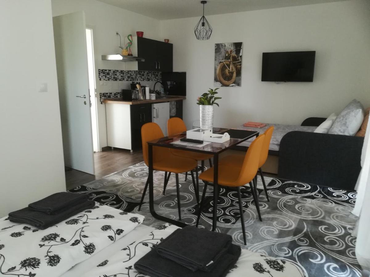 Edina Vendeghaz-Gyenesdias Appartement Buitenkant foto