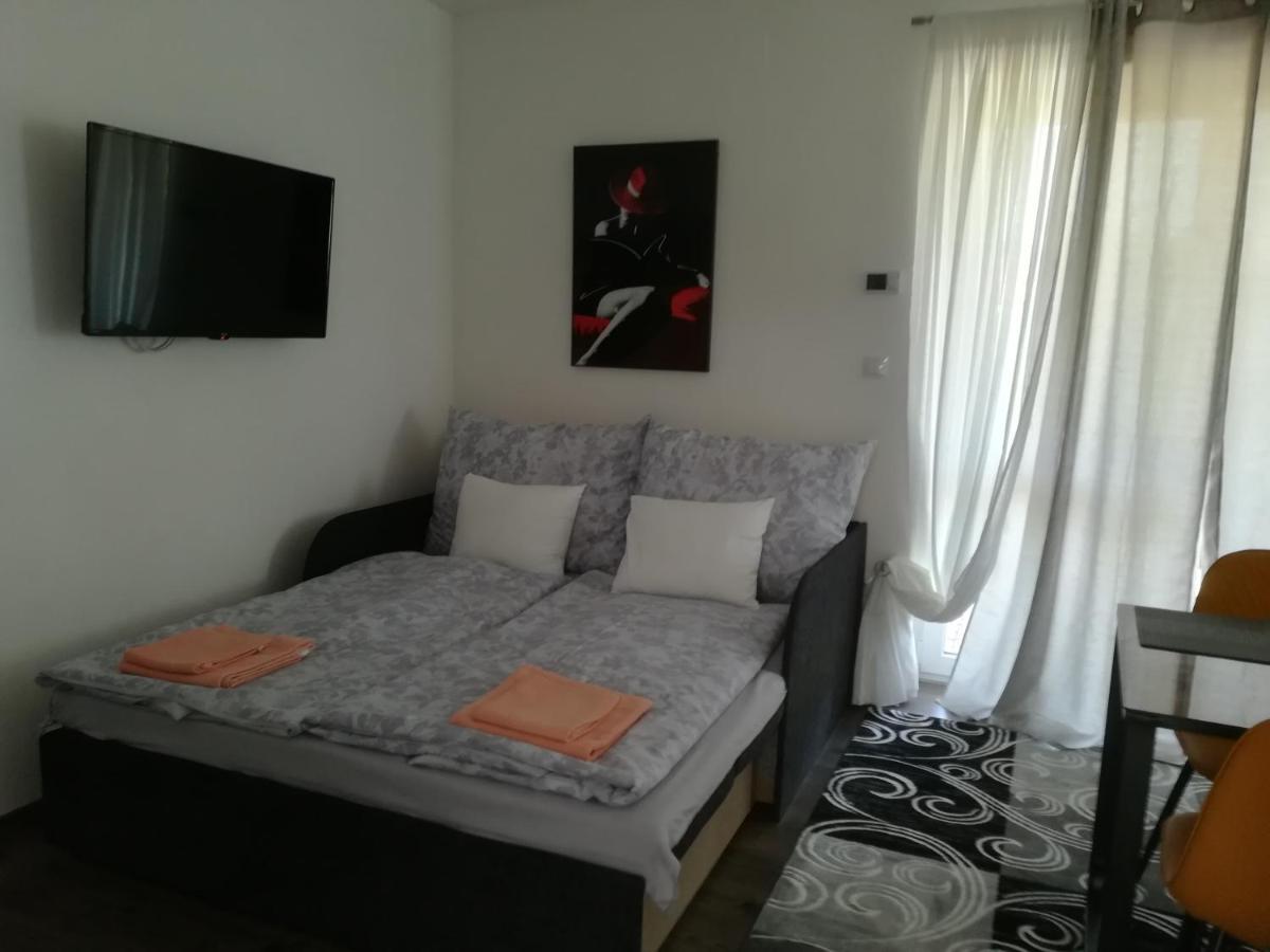 Edina Vendeghaz-Gyenesdias Appartement Buitenkant foto