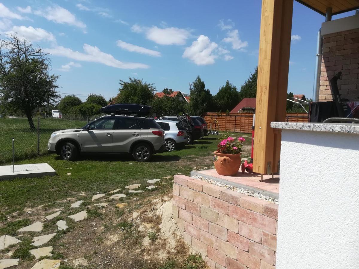 Edina Vendeghaz-Gyenesdias Appartement Buitenkant foto
