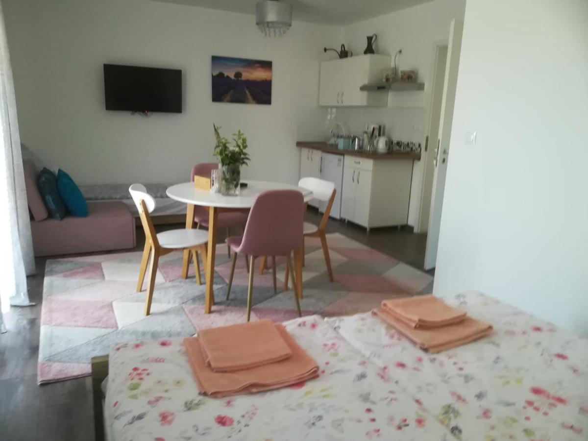 Edina Vendeghaz-Gyenesdias Appartement Buitenkant foto