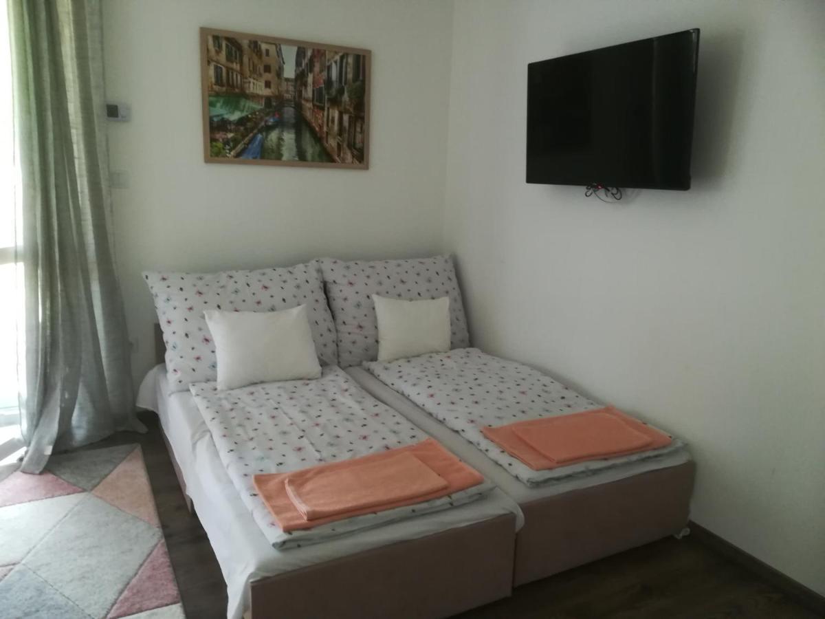 Edina Vendeghaz-Gyenesdias Appartement Buitenkant foto