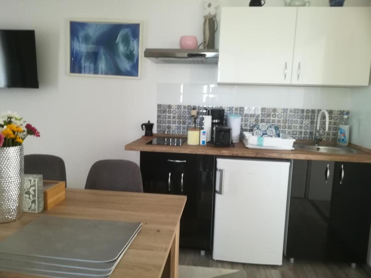 Edina Vendeghaz-Gyenesdias Appartement Buitenkant foto