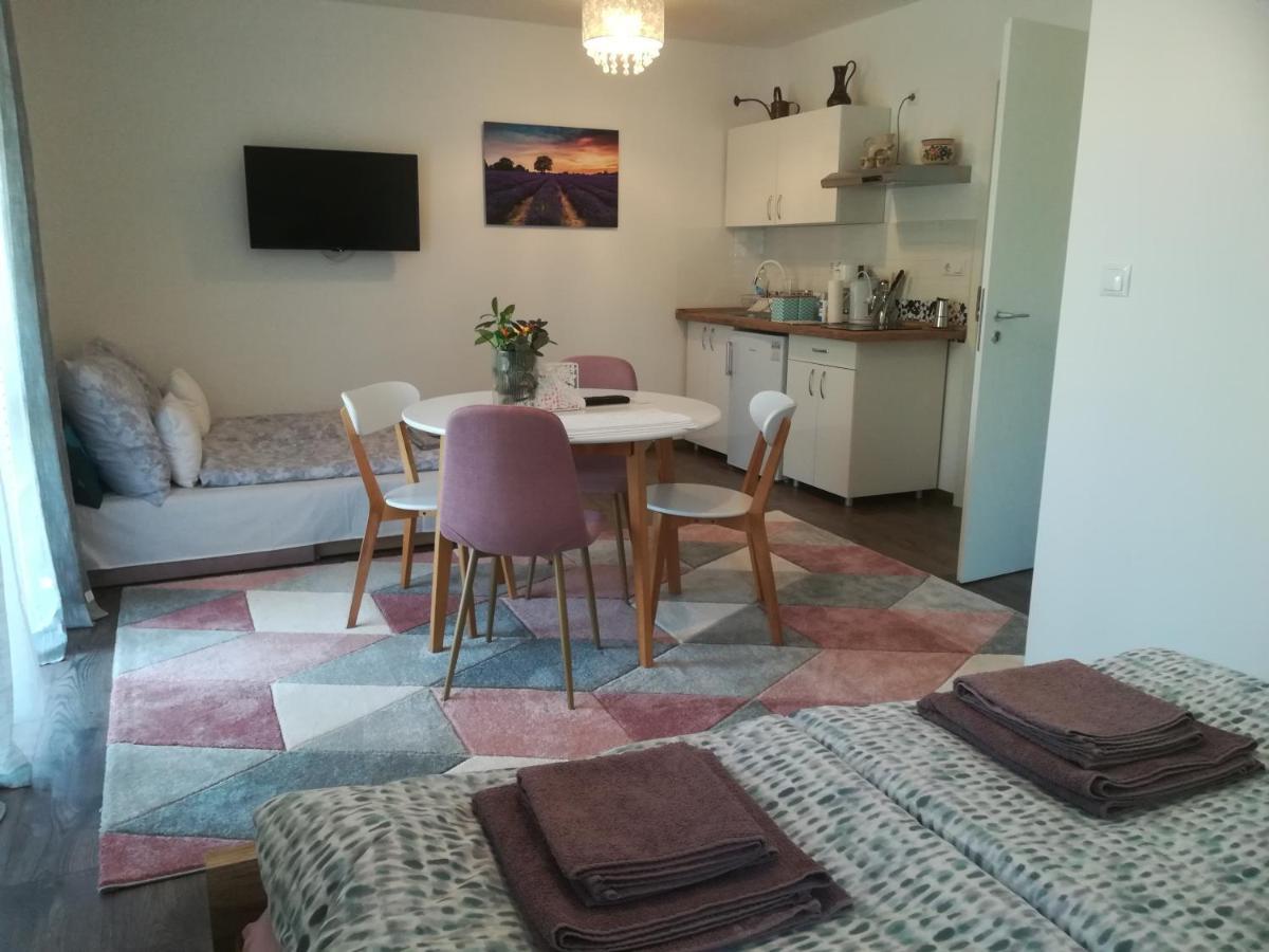 Edina Vendeghaz-Gyenesdias Appartement Buitenkant foto