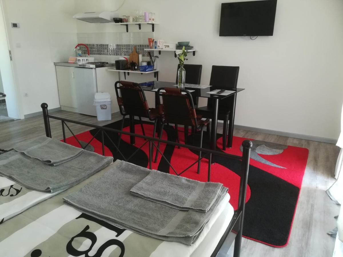 Edina Vendeghaz-Gyenesdias Appartement Buitenkant foto