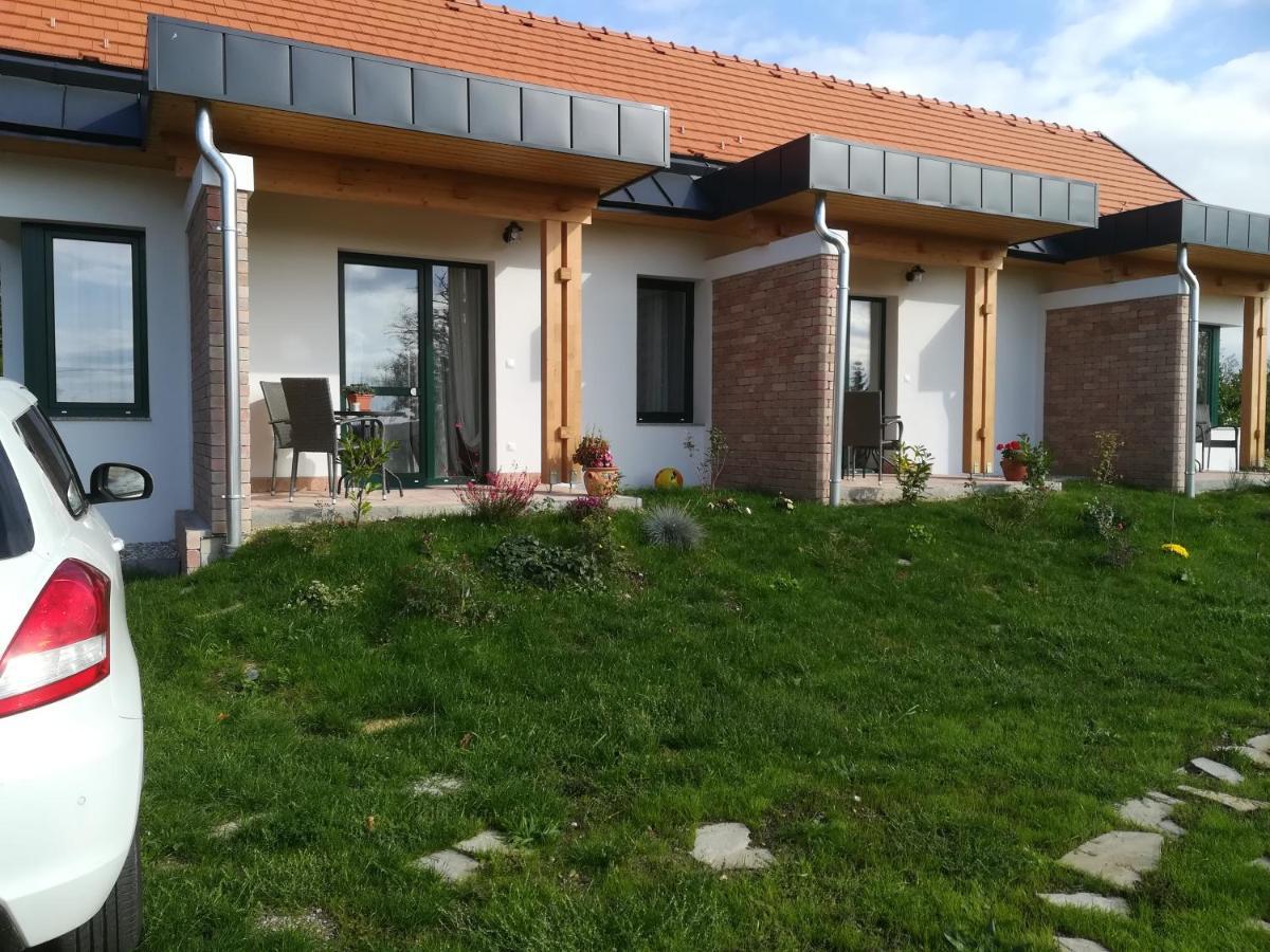 Edina Vendeghaz-Gyenesdias Appartement Buitenkant foto