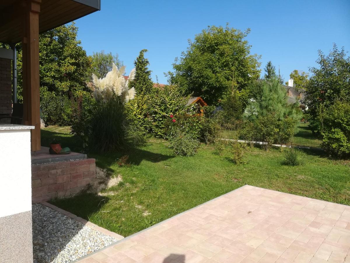 Edina Vendeghaz-Gyenesdias Appartement Buitenkant foto