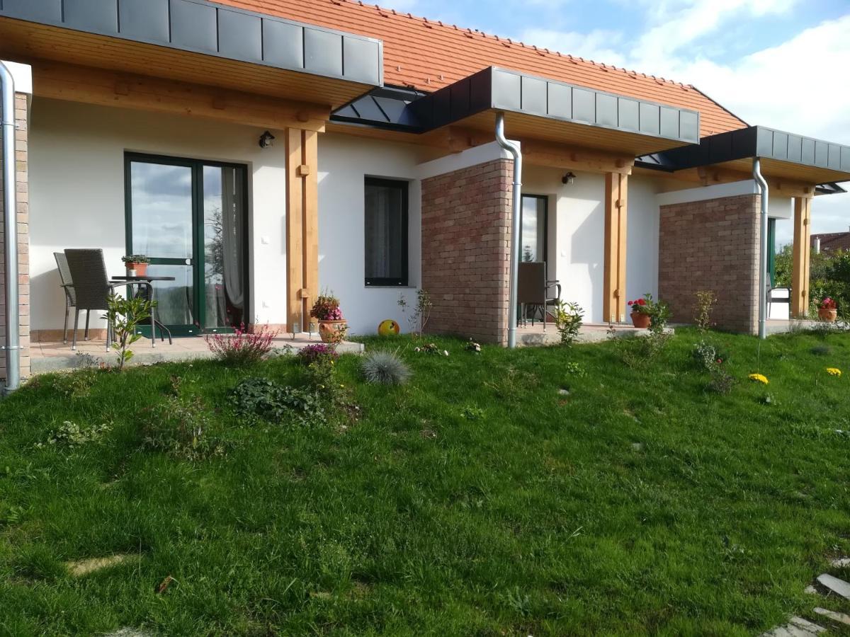 Edina Vendeghaz-Gyenesdias Appartement Buitenkant foto