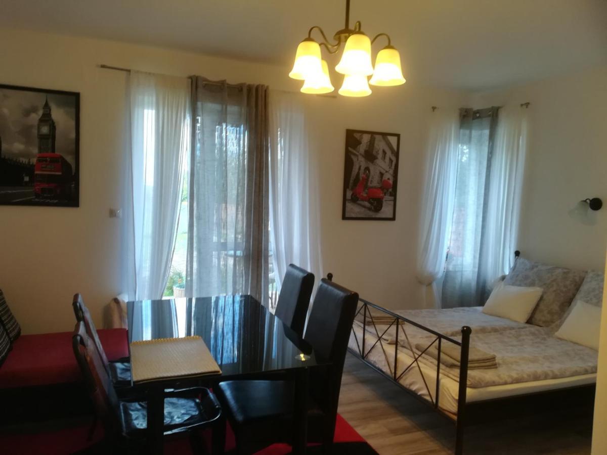 Edina Vendeghaz-Gyenesdias Appartement Buitenkant foto