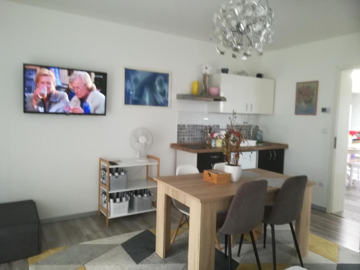 Edina Vendeghaz-Gyenesdias Appartement Buitenkant foto
