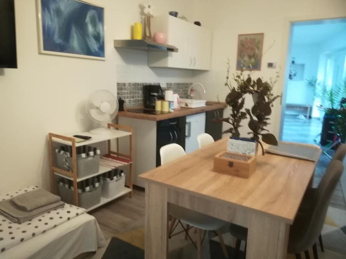 Edina Vendeghaz-Gyenesdias Appartement Buitenkant foto