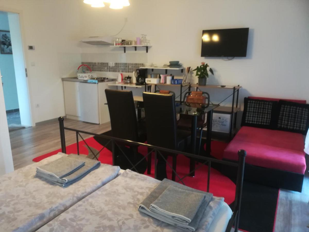 Edina Vendeghaz-Gyenesdias Appartement Buitenkant foto