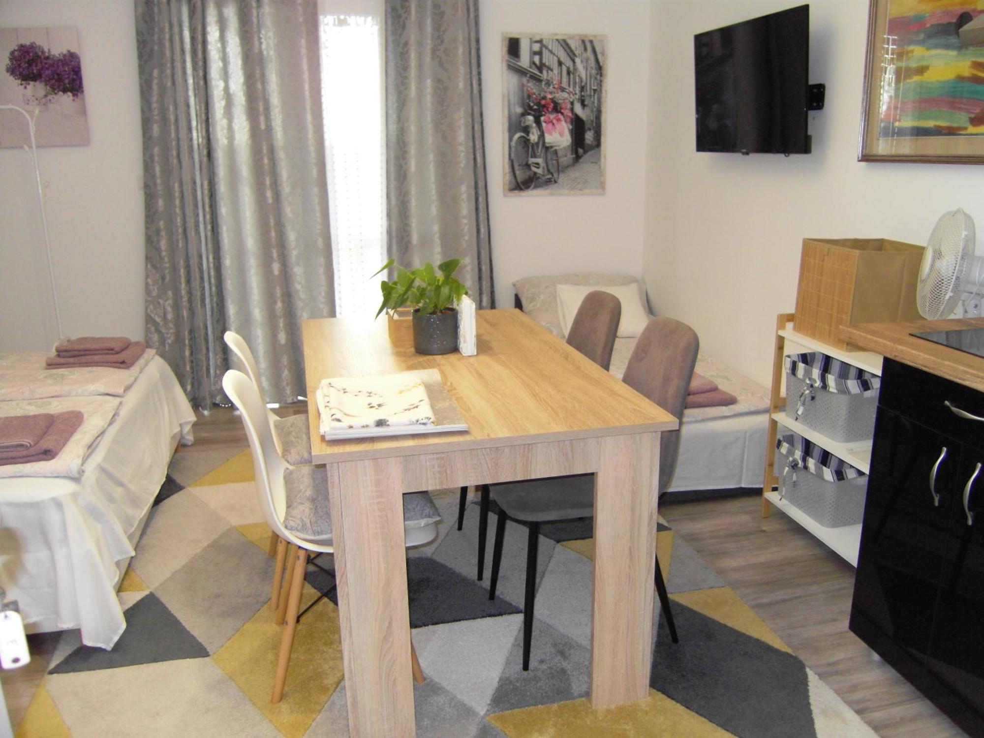 Edina Vendeghaz-Gyenesdias Appartement Buitenkant foto