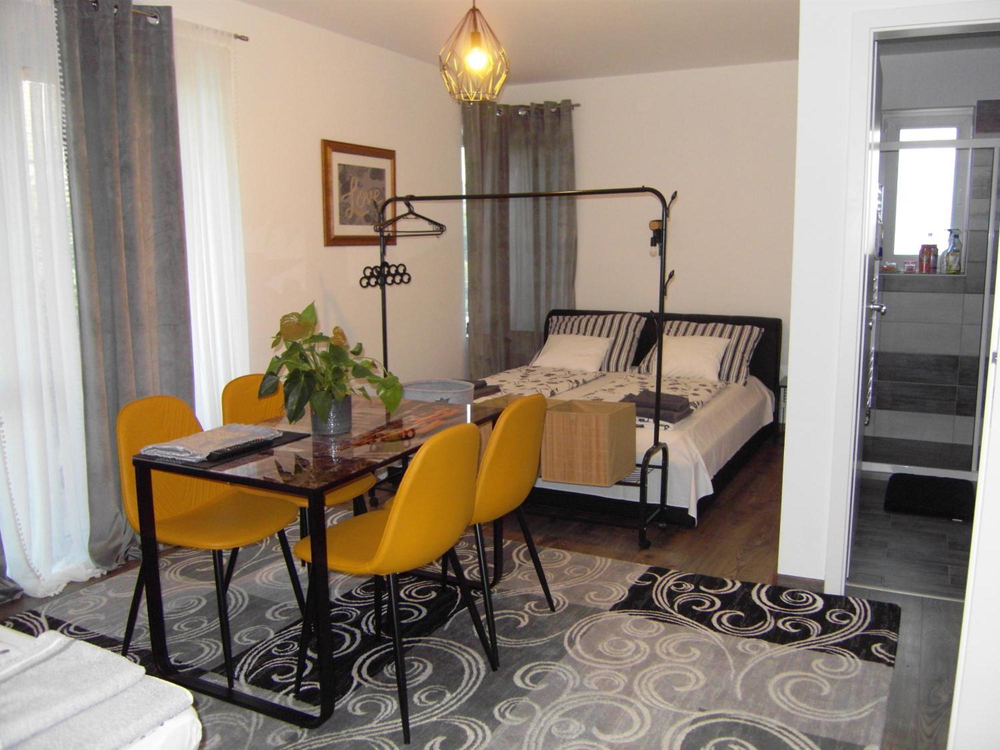 Edina Vendeghaz-Gyenesdias Appartement Buitenkant foto