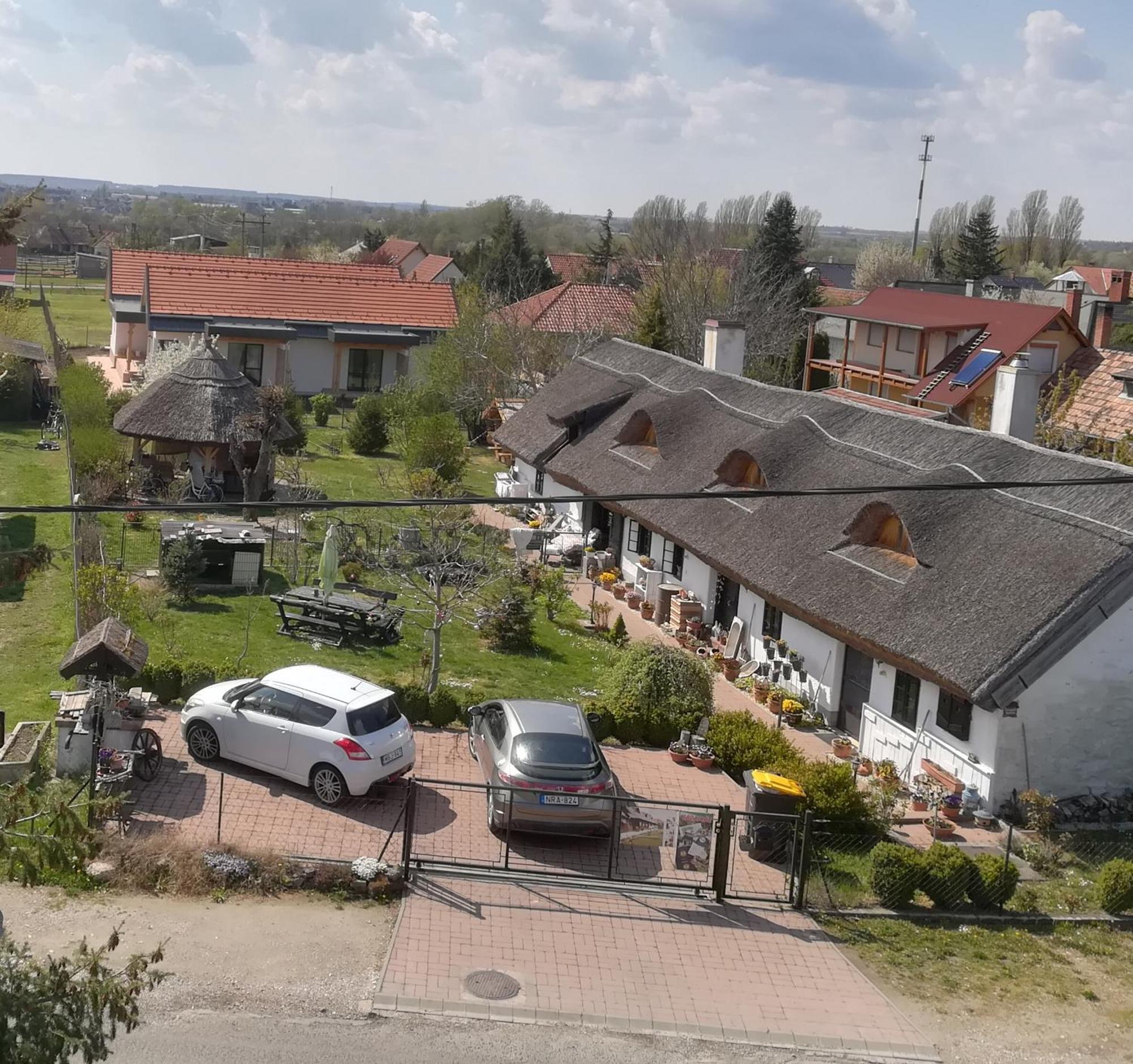 Edina Vendeghaz-Gyenesdias Appartement Buitenkant foto